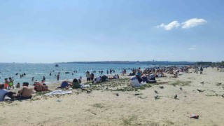 Menekşe Plajında bayram yoğunluğu