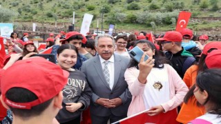 Mesire alanında yürüdüler, çevreye dikkat çektiler