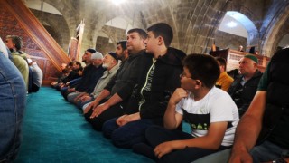 Milli Eğitim Bakanı Tekin Bayram namazını Ulu Camiinde kıldı