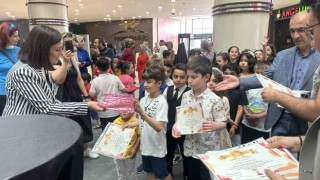 Minik öğrencilerin yıl sonu resim sergisi beğeni topladı