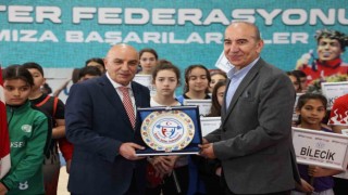 Minikler Türkiye Halter Şampiyonası Keçiörende düzenlendi