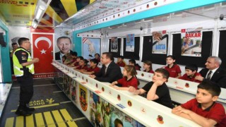 ‘Mobil Trafik Eğitim Tırı Hakkaride