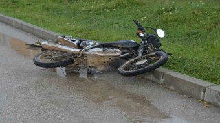 Motosiklet kazasında ağır yaralanan gencin hayati tehlikesi sürüyor