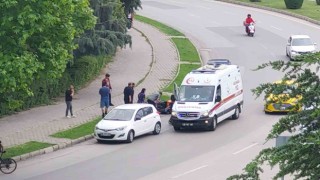 Motosiklet otomobile arkadan çarptı: 1 yaralı
