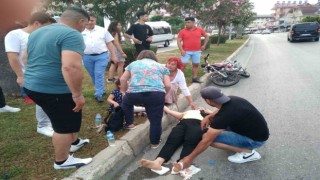 Motosiklet, yaya geçidinde turist anne ile kızına çarptı