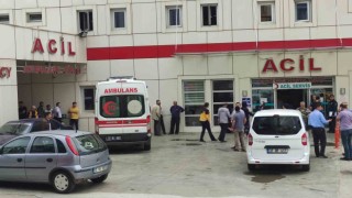 Motosiklet yolun karşısına geçmek isteyen doktora çarptı: 1i ağır 3 yaralı