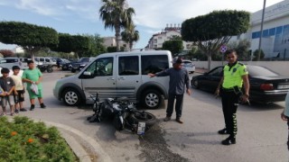 Motosikletle hafif ticari araç çarpıştı: 1 yaralı