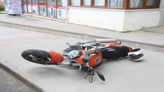 Motosikletle metrelerce sürüklenen sürücü yaralandı