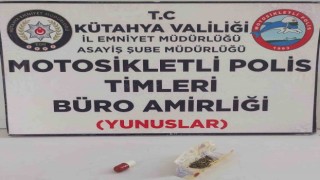 Motosikletli şahsın üzerinde uyuşturucu bulundu