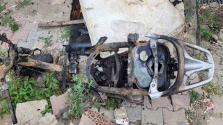 Motosikletten çıkan kıvılcım önce benzini tutuşturdu, sonra hurda deposuna sıçradı