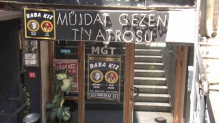 Müjdat Gezenin Kadıköydeki tiyatro binası, 65 milyon liraya satılığa çıkarıldı