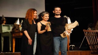 Nilüfer Kent Tiyatrosu Kıbrısta alkışları topladı