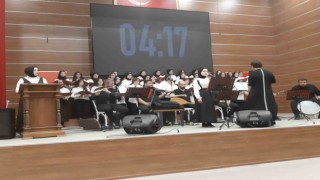 Öğrenciler yılın stresini verdikleri konserle attı