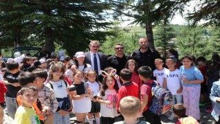 Okulda geleneksel döner ve dondurma etkinliği