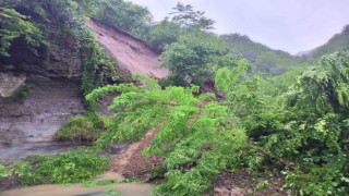 Orduda heyelan nedeniyle yol kapandı