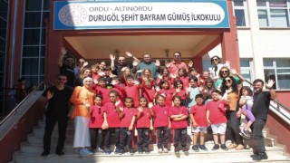 Orduda ikiz öğrencilerin karne heyecanı