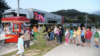Osmaniyede açık havada sinema keyfi