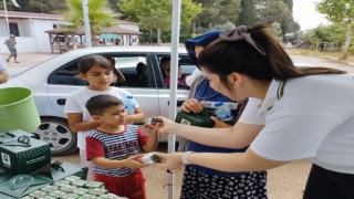 Osmaniye’de mezarlıklara gelenlere ikram sürprizi