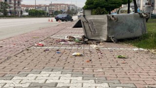 Otomobil çöp konteynerine çarptı: 1 yaralı
