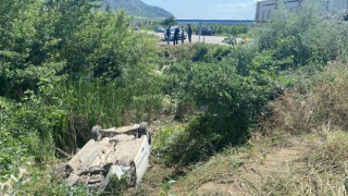 Otomobil dere yatağına düştü, 3ü çocuk 4 kişi yaralandı