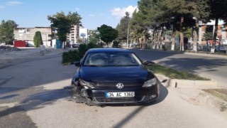Otomobil ile beton mikseri çarpıştı: 1 yaralı