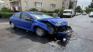 Otomobil ile hafif ticari araç çarpıştı: 2 yaralı