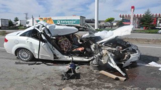 Otomobil kamyona arkadan çarptı: 1 ölü, 1 yaralı