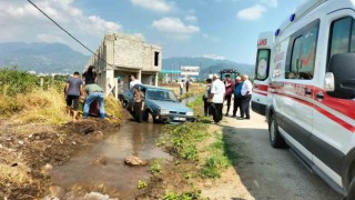 Otomobil kanala uçtu, bir kişi yaralandı