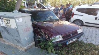 Otomobil önce kaldırılma ardından ağaca çarptı: 1 yaralı