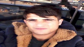 Otomobil yolun karşısına geçen gence çarptı : 1 ölü
