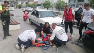 Otomobilin çarpıp kaçtığı motosikletli kurye yaralandı