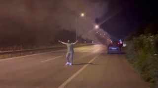Otomobilinin yanışını çaresizce izledi, o anları saniye saniye kaydetti