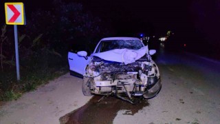 Otomobille çarpışan motosikletin sürücüsü öldü, yakınları otomobil sürücüsünü linç etmek istedi