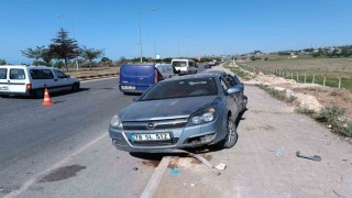 Otomobille öğrenci servisi çarpıştı: 8 yaralı