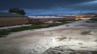 Özalp ilçesinde dolu yağışı