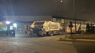 (Özel) Başakşehir Katı Atık Aktarma Merkezi önündeki uzun kuyruk kamyon şoförlerini isyan ettirdi