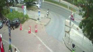 (Özel) KKTC Başbakanlık yetkilisinin kızına Beşiktaşta motosiklet çarptı: O anlar kamerada
