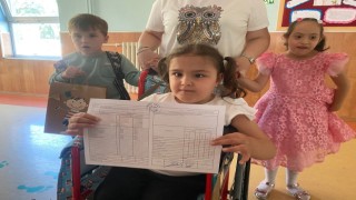 Özel öğrencilerin karne sevinci