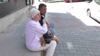 Sultangazide kardeşi sokağa atılan abla gözyaşlarını tutamadı