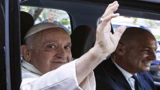 Papa Francis, hastaneden taburcu edildi