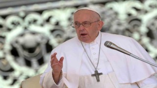 Papa Francisin ameliyatı başarılı geçti
