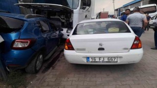 Park halindeyken harekete geçen tır dehşet saçtı