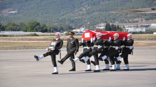 Pençe Kilit Operasyonunda yaralanarak şehit düşen Uzman Çavuşa gözyaşları arasında karşılama