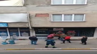Pendikte suçüstü yakalanan hırsıza esnaftan meydan dayağı