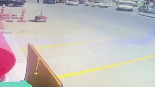 Pendikte yol tartışmasında el frenini çekmeyi unutunca kaza yaşandı