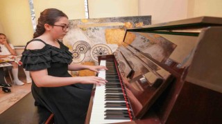 Piyanoya İlk Adım eğitimine katılan öğrencilerin yıl sonu konseri