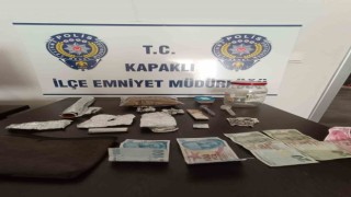 Polis uyuşturucu tacirini de, müşterilerini de gözaltına aldı
