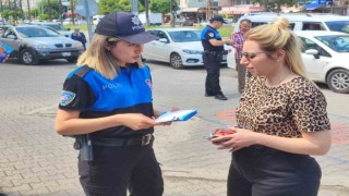 Polis vatandaşı parasını kaptırmaması için ATM önünde uyardı