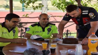 Polisten jandarmaya anonslu ve pastalı süpriz