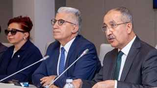 Resmi İlana bağlı yayıncılık, gazeteciliği olumsuz etkiliyor